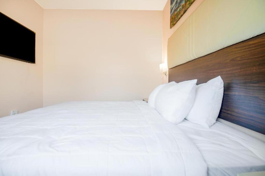 Royal Inn & Suites アデアーズビル エクステリア 写真