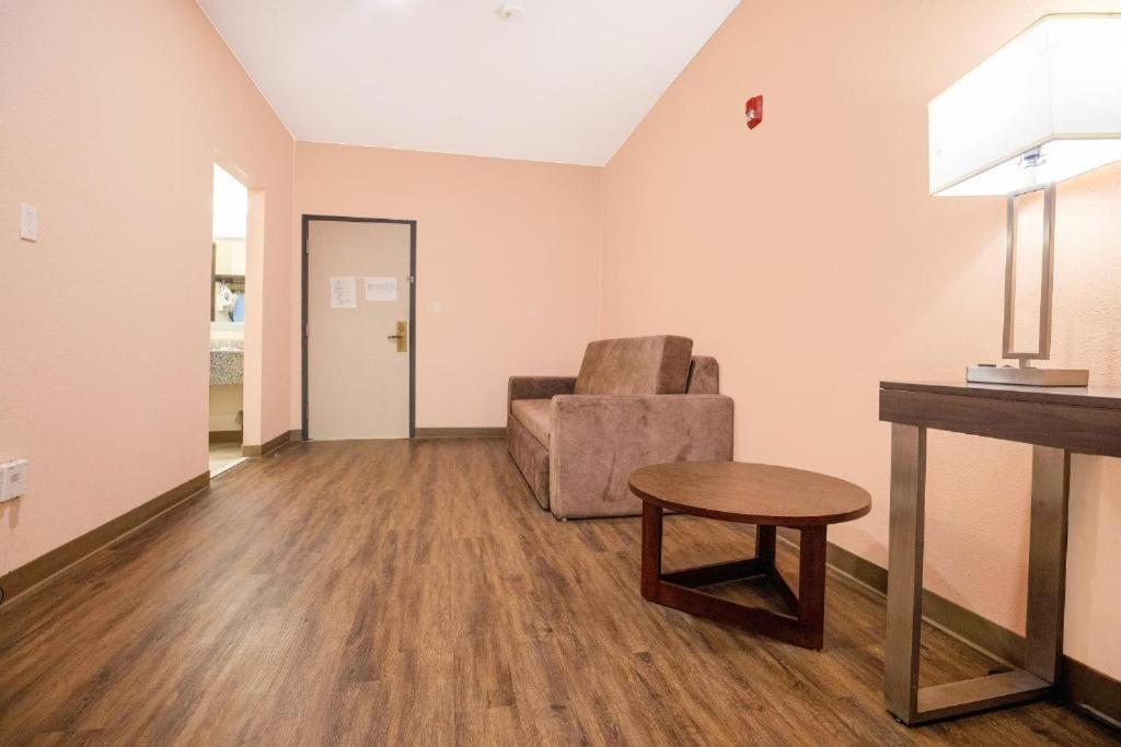 Royal Inn & Suites アデアーズビル エクステリア 写真