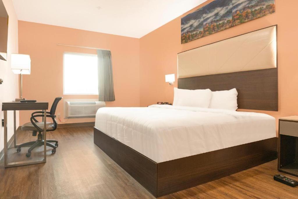 Royal Inn & Suites アデアーズビル エクステリア 写真