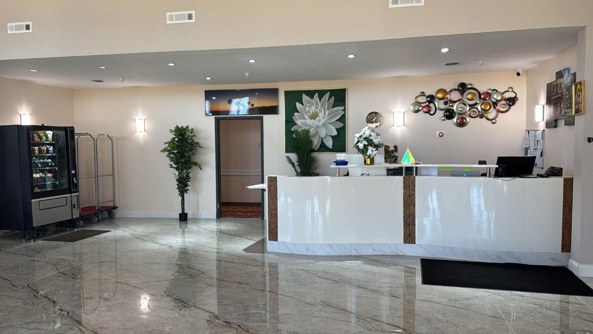 Royal Inn & Suites アデアーズビル エクステリア 写真